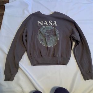 H&M DIVIDED graphic crewneck cropped sweatshirt